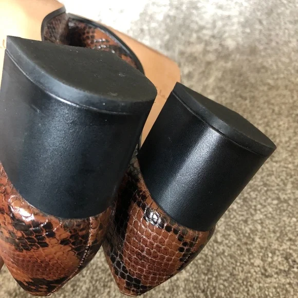 CLARKS Womens Heels Size 6 Snake Skin 2" Block Round Toe Comfort Loafers - Picture 5 of 6